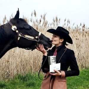 Meet your Posher, Corrine